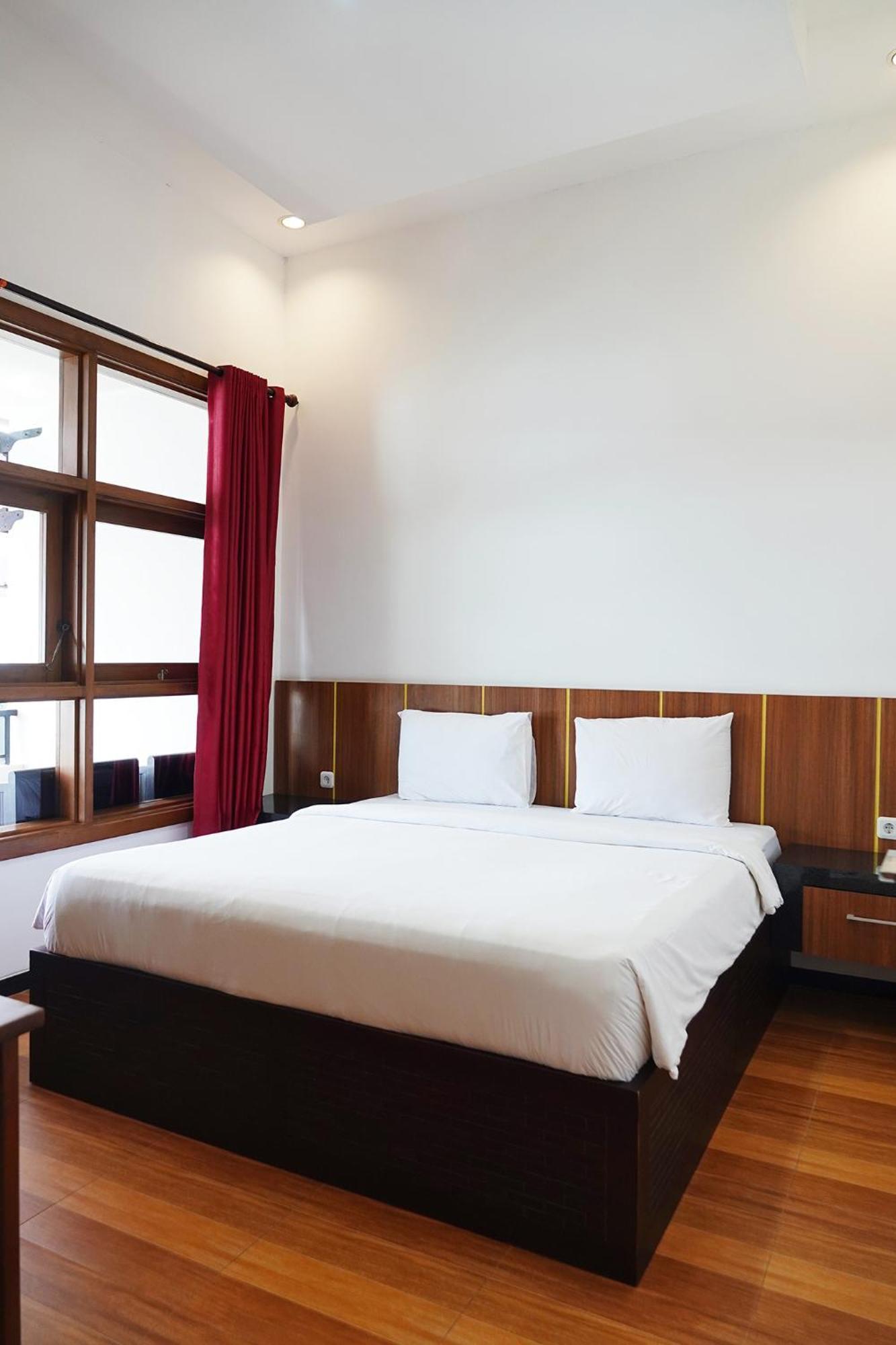 Baratha Hotel & Resto Bondowoso エクステリア 写真