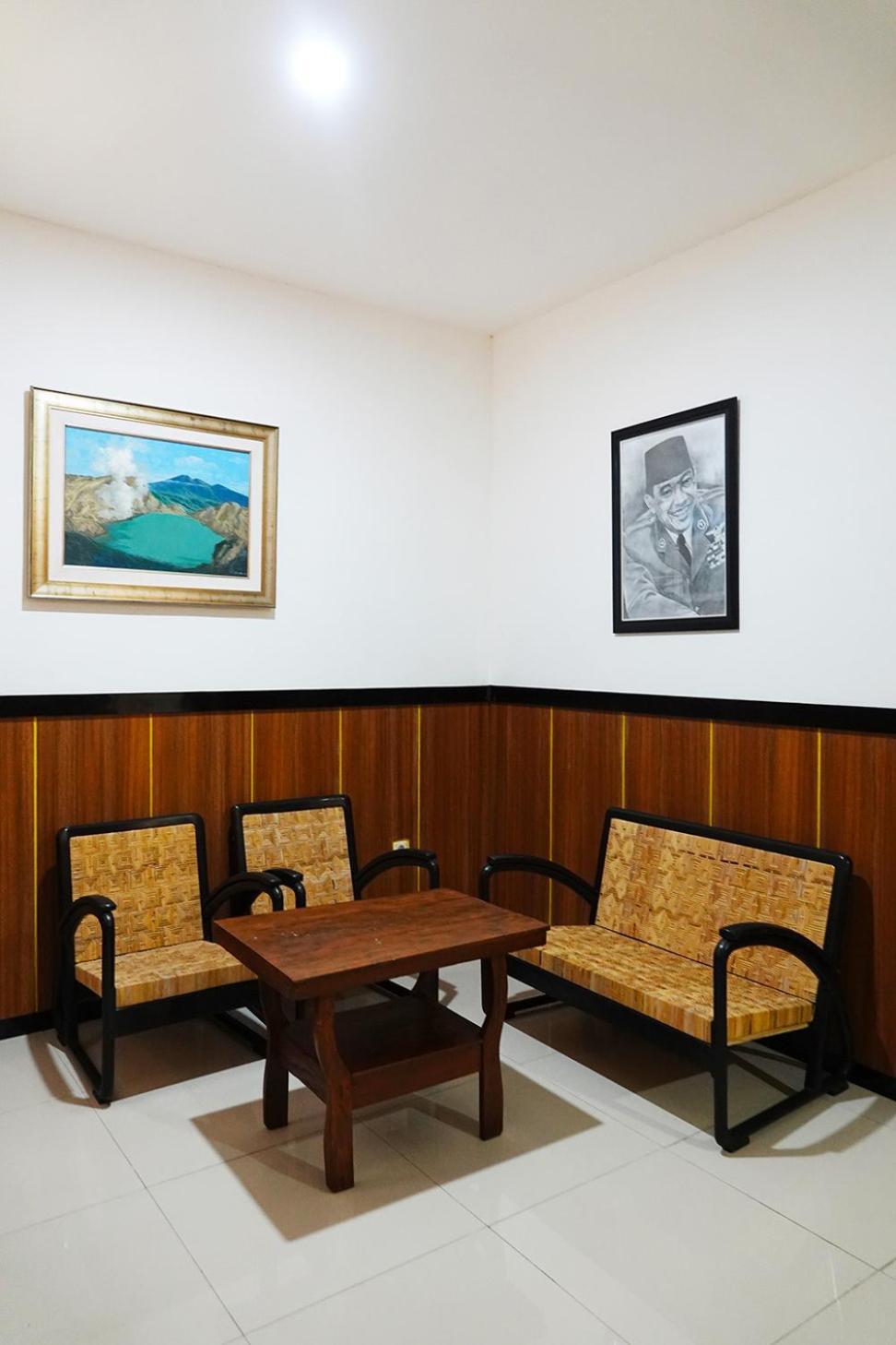 Baratha Hotel & Resto Bondowoso エクステリア 写真