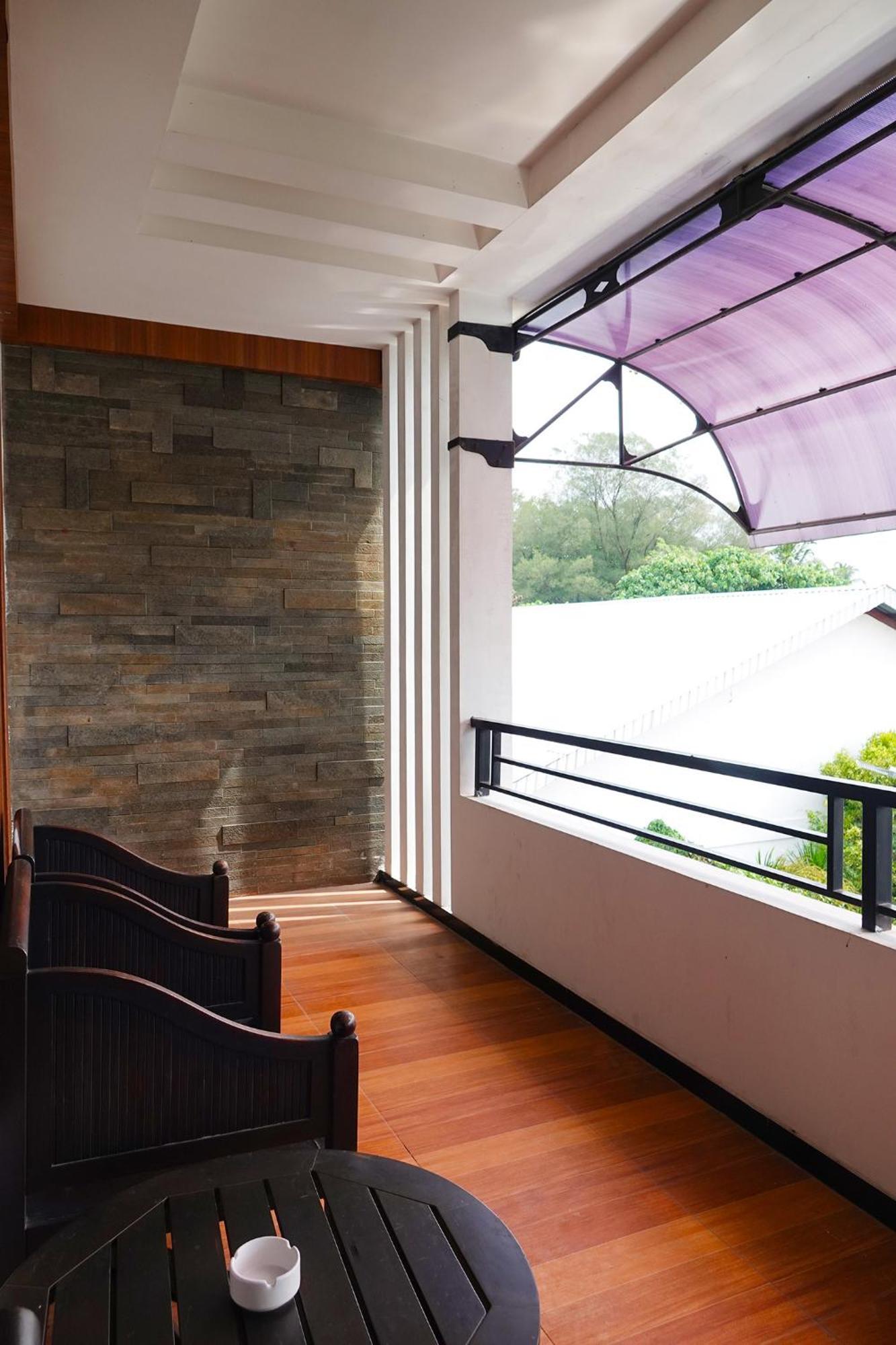 Baratha Hotel & Resto Bondowoso エクステリア 写真
