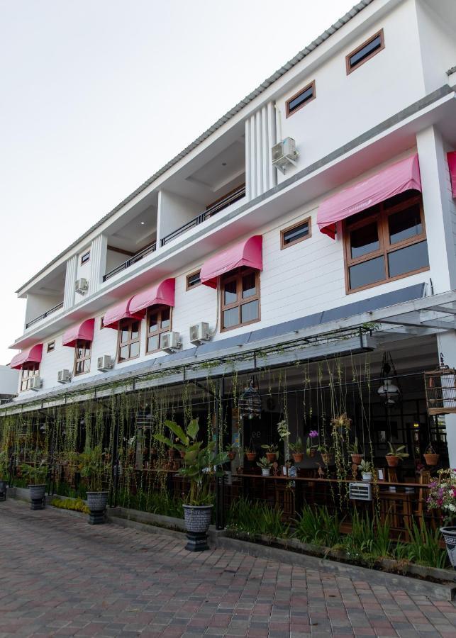 Baratha Hotel & Resto Bondowoso エクステリア 写真