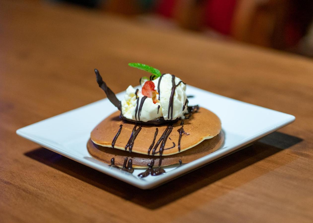 Baratha Hotel & Resto Bondowoso エクステリア 写真