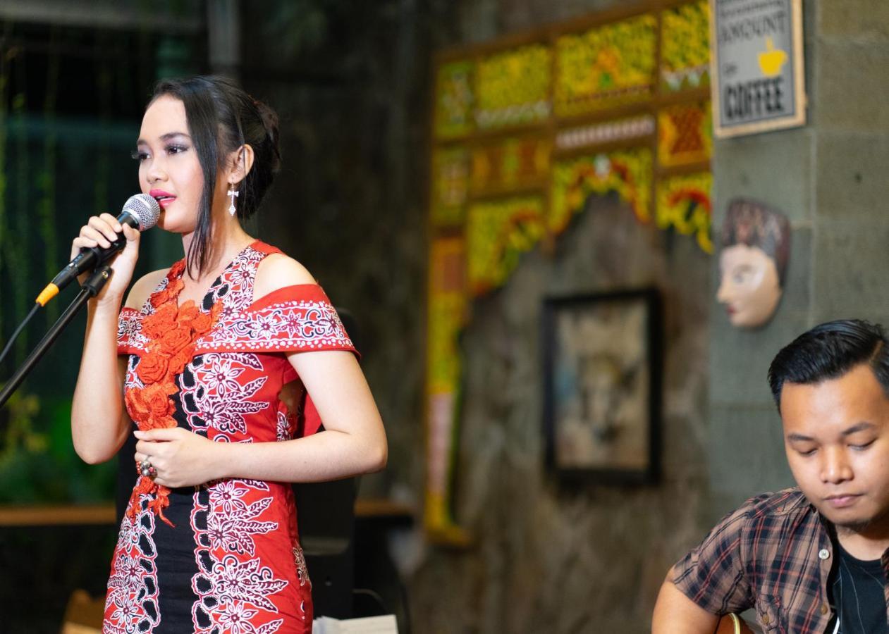 Baratha Hotel & Resto Bondowoso エクステリア 写真