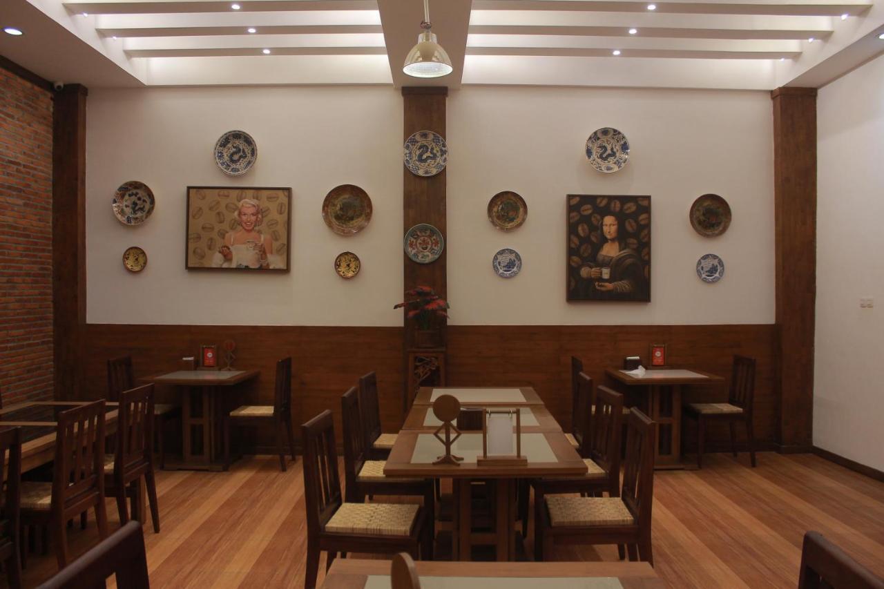 Baratha Hotel & Resto Bondowoso エクステリア 写真