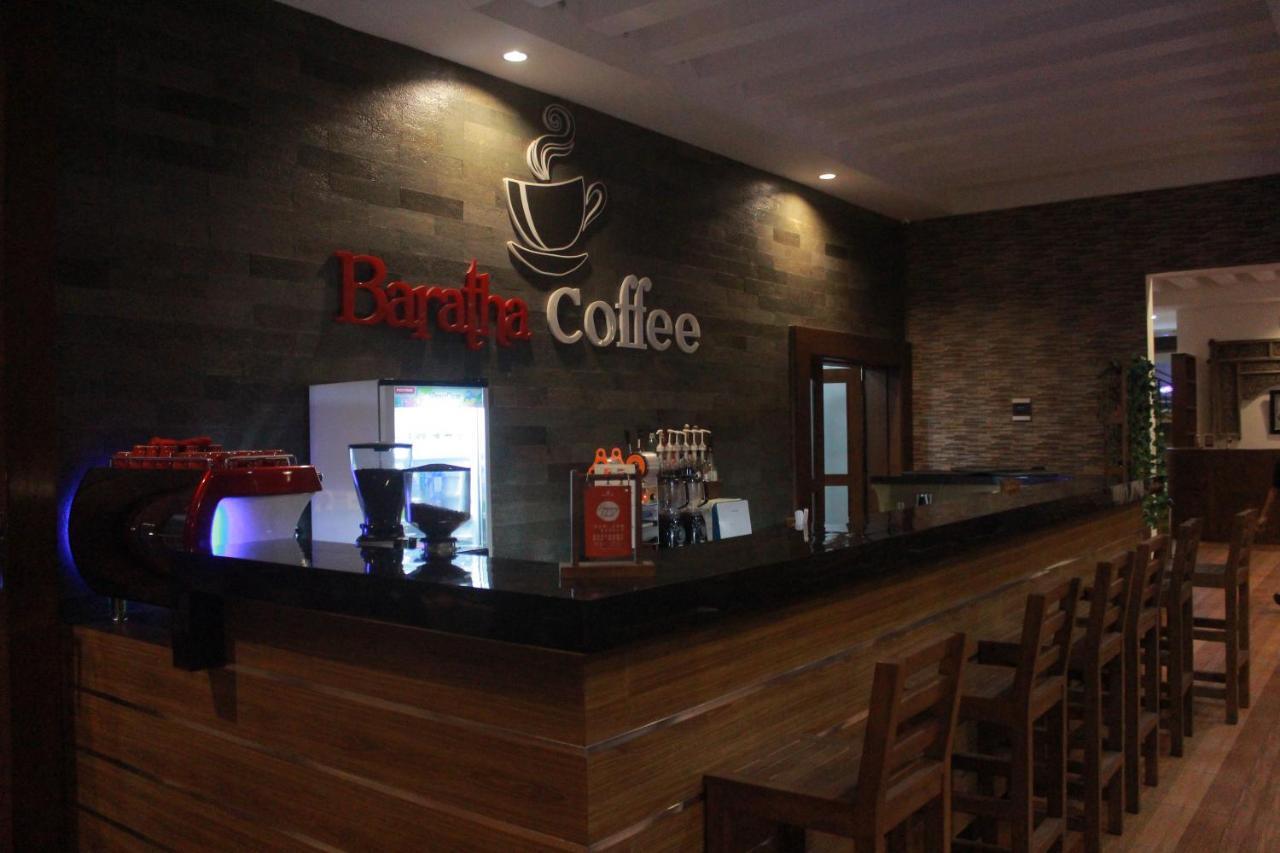 Baratha Hotel & Resto Bondowoso エクステリア 写真