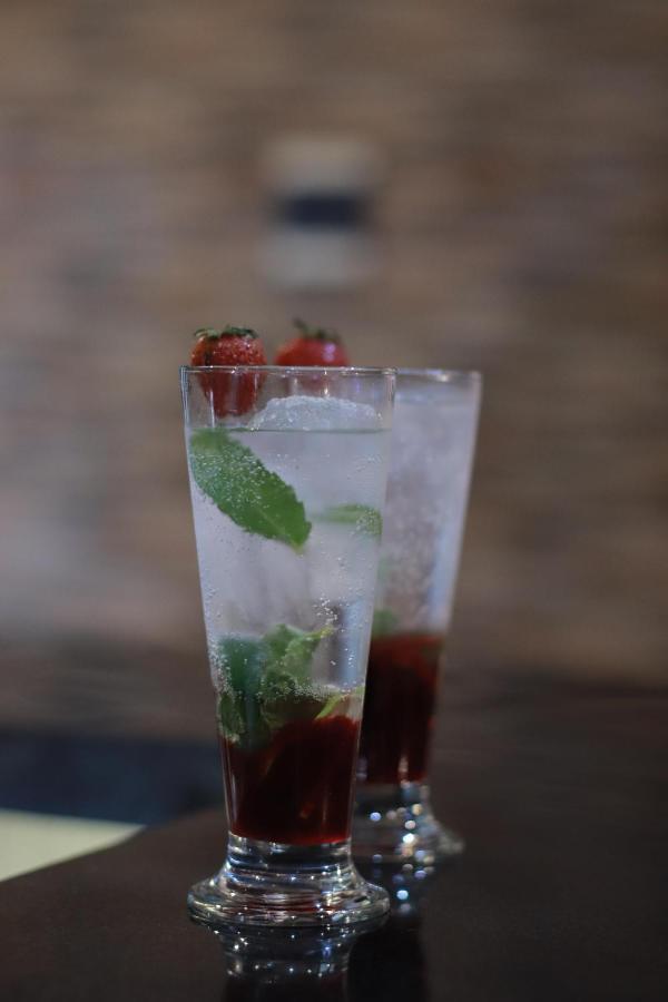 Baratha Hotel & Resto Bondowoso エクステリア 写真