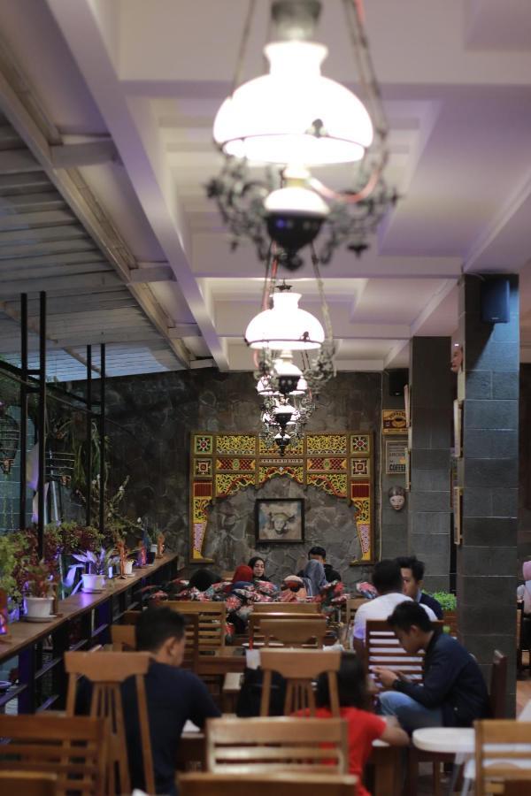 Baratha Hotel & Resto Bondowoso エクステリア 写真