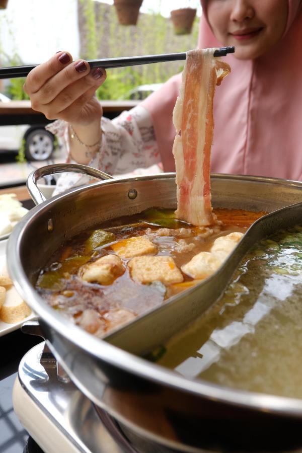 Baratha Hotel & Resto Bondowoso エクステリア 写真