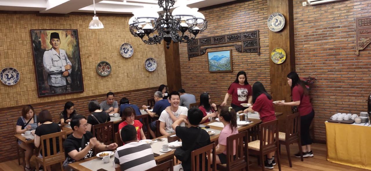 Baratha Hotel & Resto Bondowoso エクステリア 写真